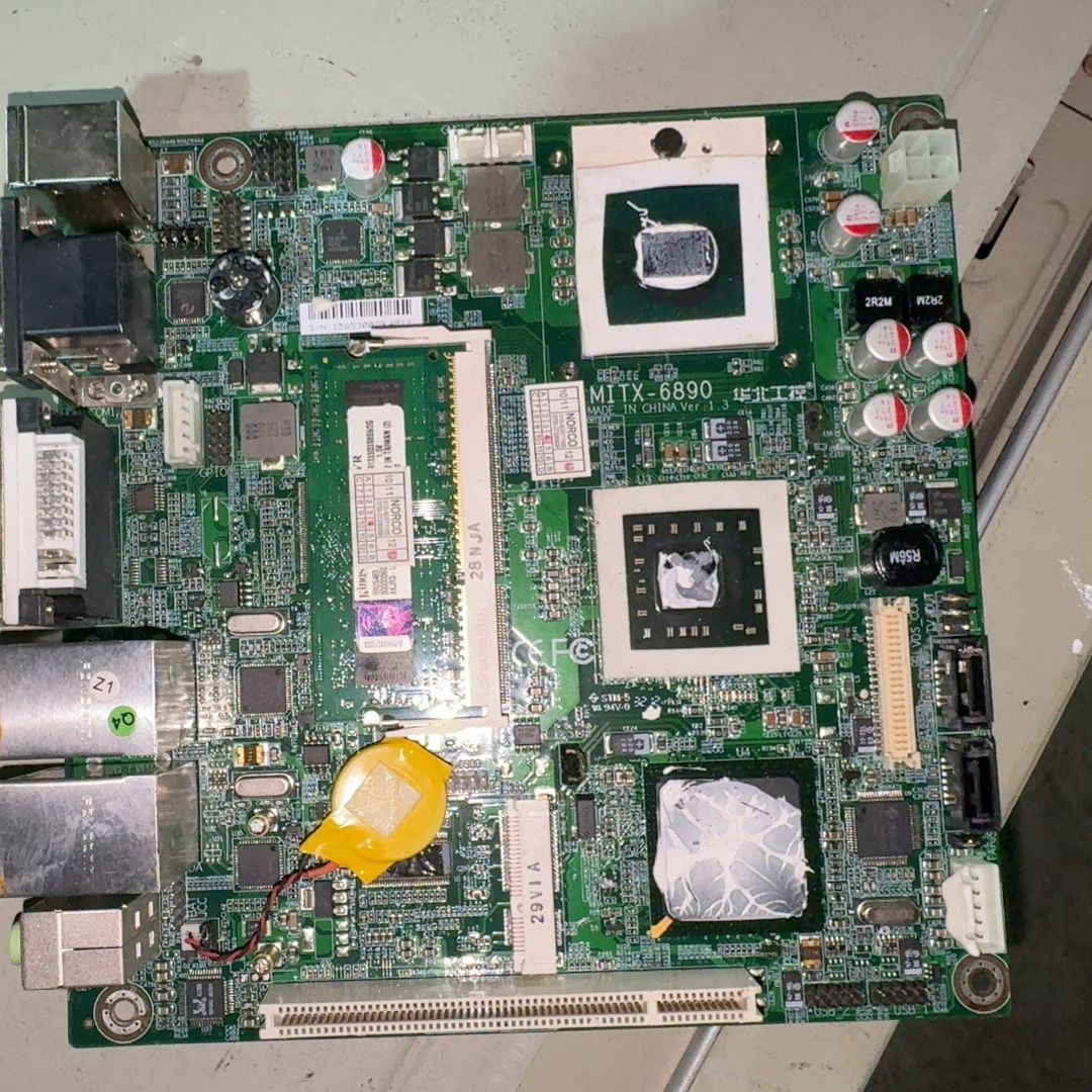 华北工控主板 2片。mitx-6890.
