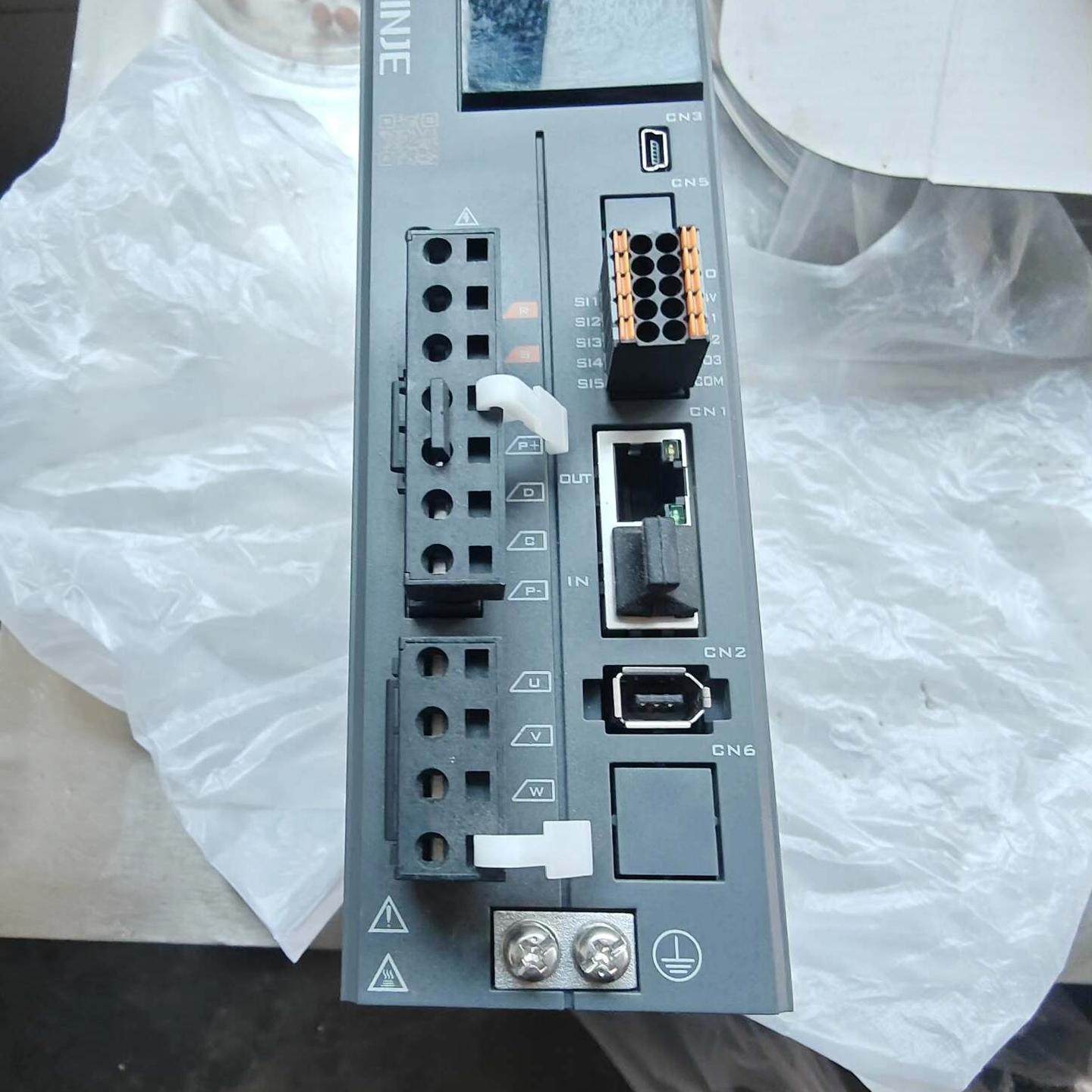 驱动器DS5C1-41P5-PTA 380V  1.5K