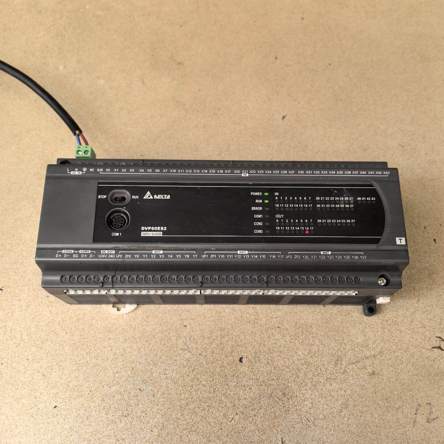 台达PLC 型号DVP60ES200T  外壳有裂（