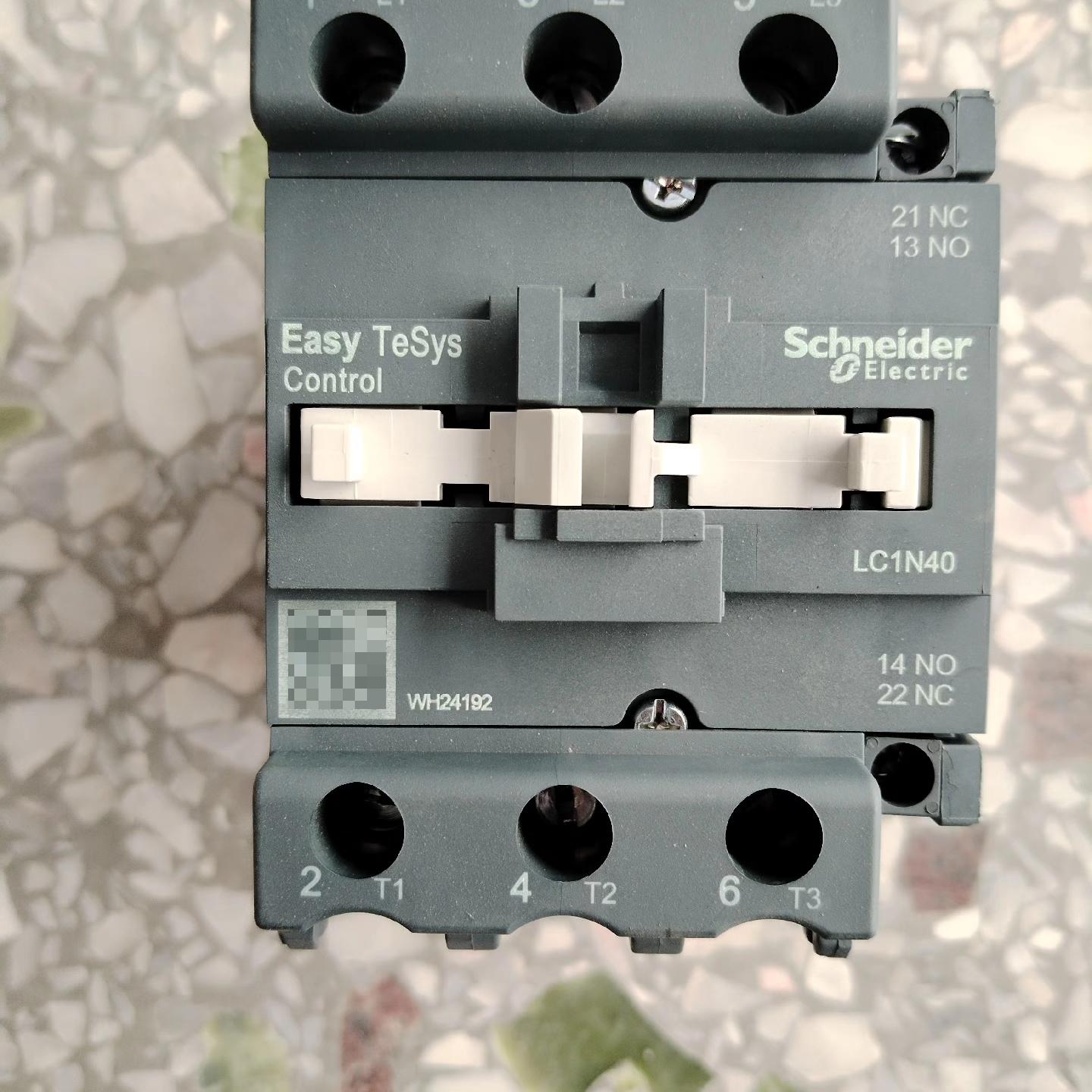 施耐德交流接触器LC1N40M5C 线圈220V 全新未使用