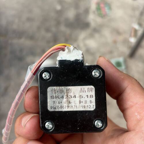 普菲德步进电机 型号SK4234-5.18 黑色外壳 带白色