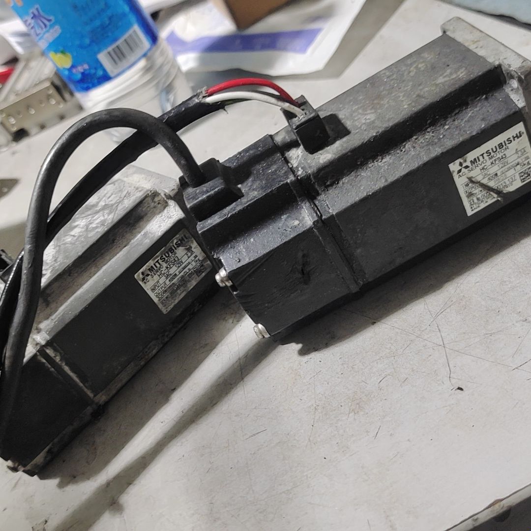 伺服电机HC-KFS43 400W功率 3AC输入电压1