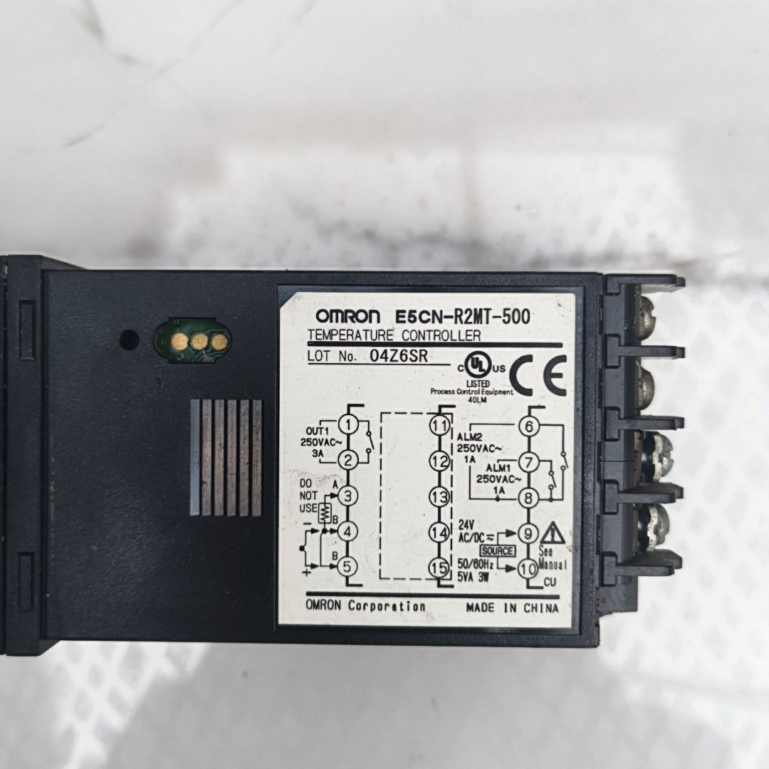欧姆龙E5CN-R2MT-500温控器 原装正品 实物拍摄。