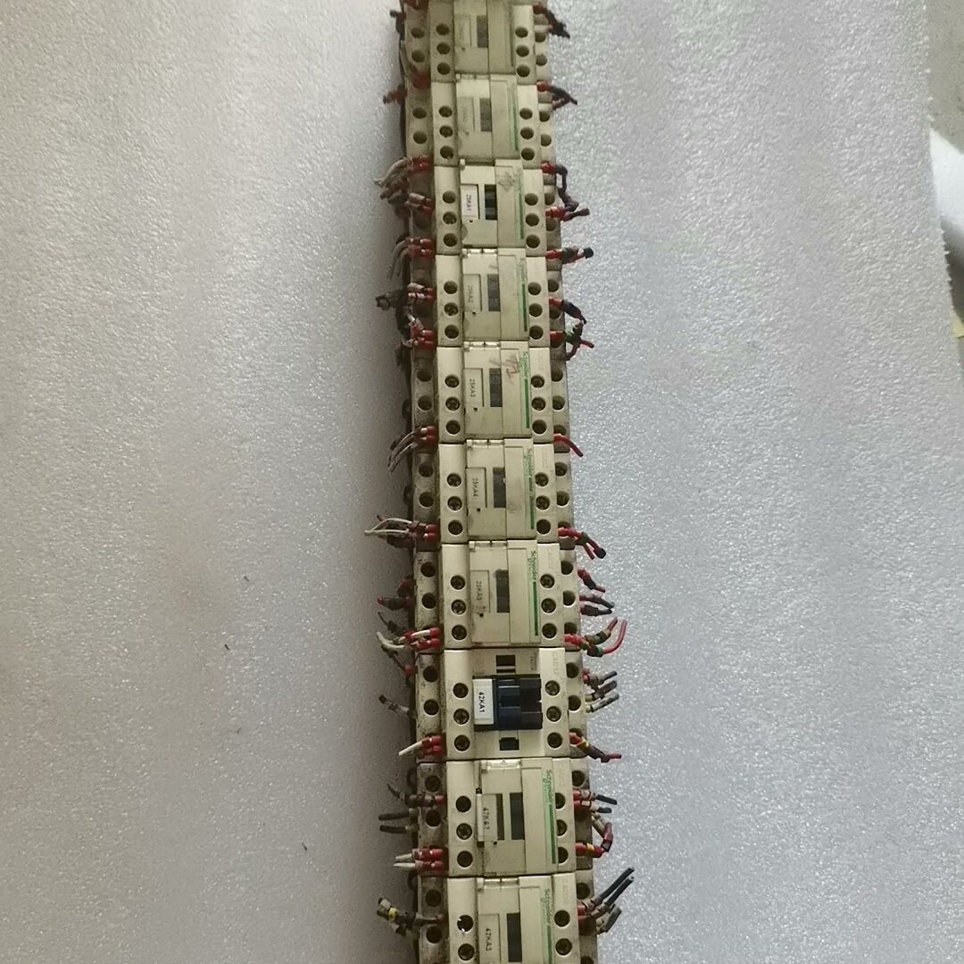 正品施耐德CAD32接触器 二手拆机件 质量好 有需要的朋友