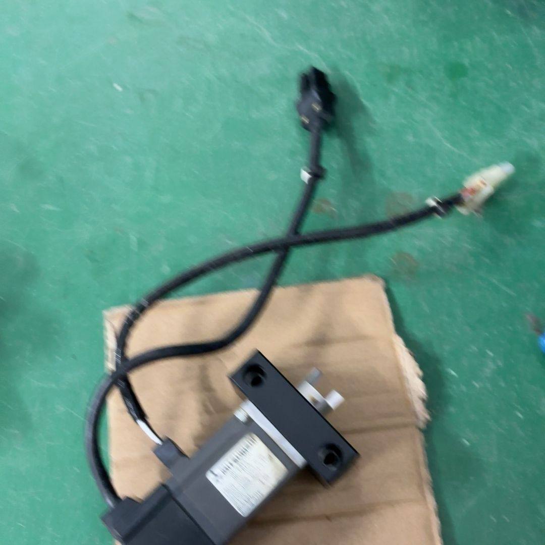 #Mitsubishi/ 电机 HC-P013 100W