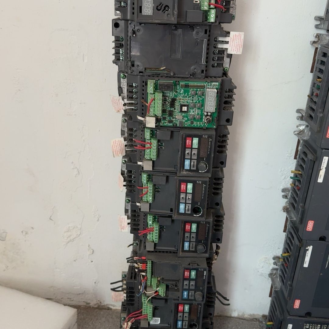 台达VFD007EL43A变频器 0.75KW有8台 2.2