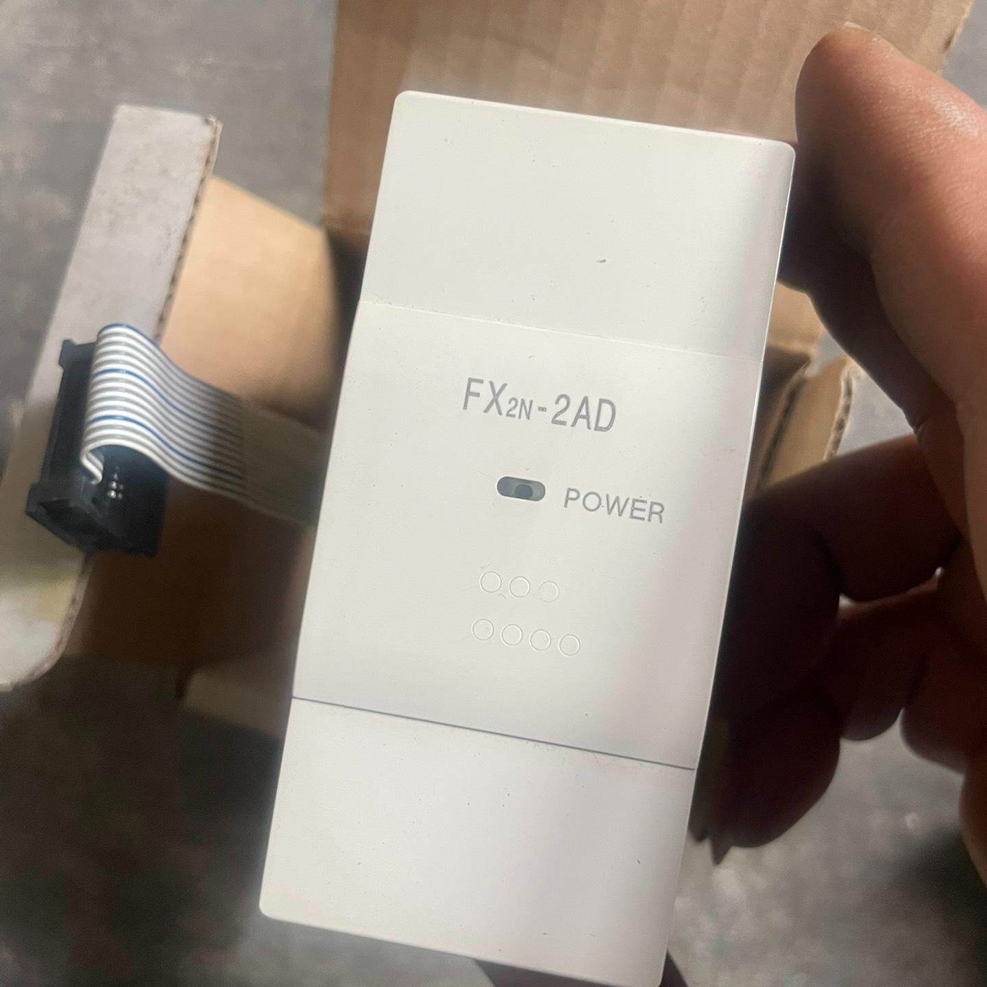 PLC FX2N-2AD 成色如图  出