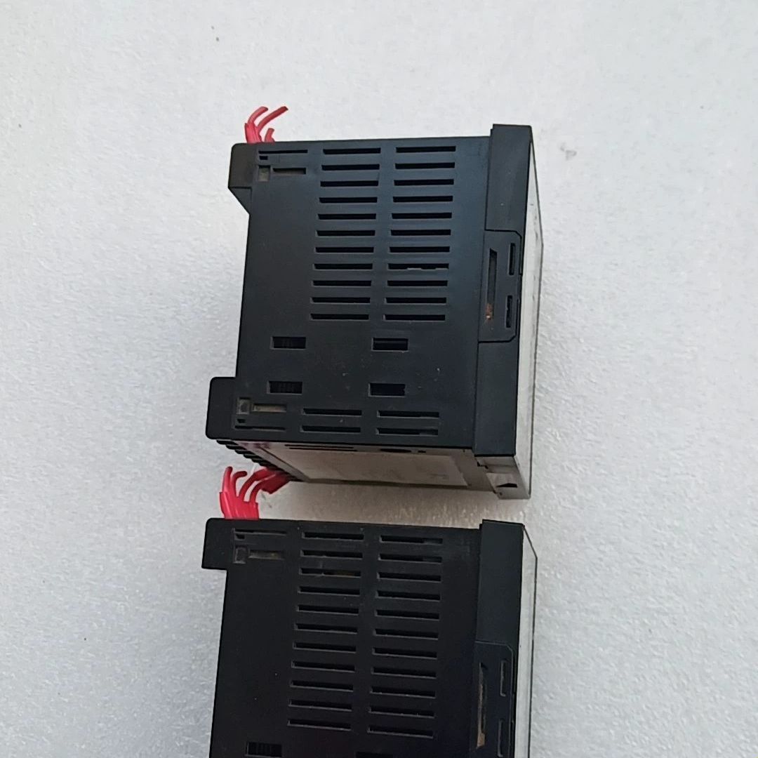 全新 温控器仪E5AZ-Q3T E5AZ-R3T E5AZ-