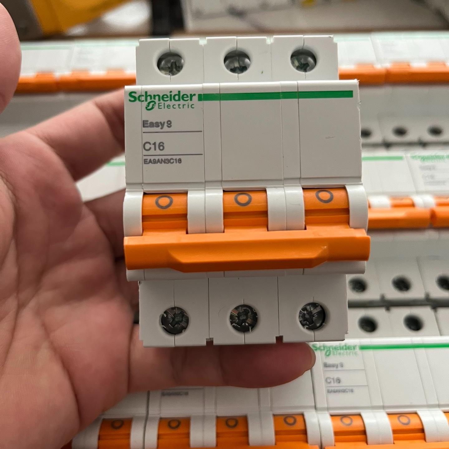 施耐德 3P16A 空气开关 成色好看图实拍 原装正品 数量