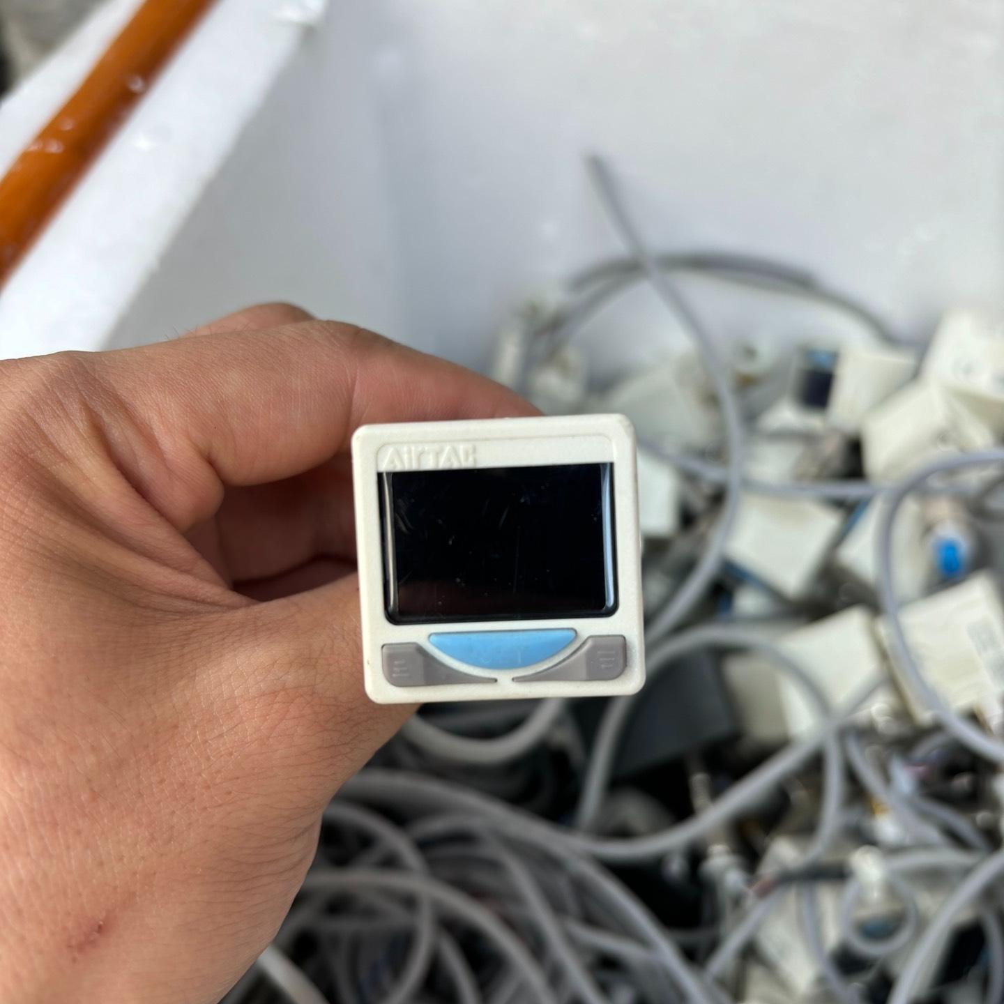 亚德客压力表  DPSN1  -0.1~0.1MPa 成色新