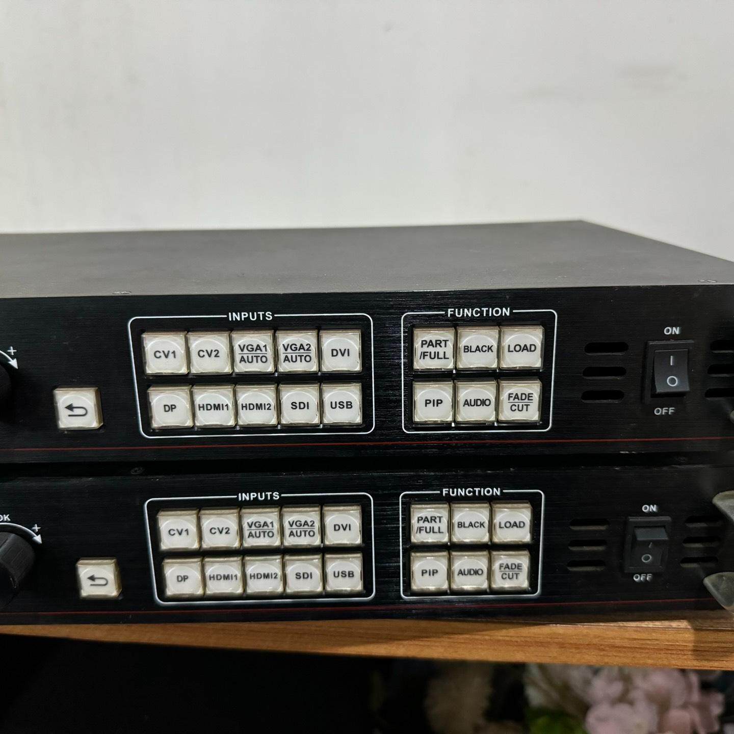 LED显示屏视频处理器 里面包含2张灵星雨发送卡 成色如图实