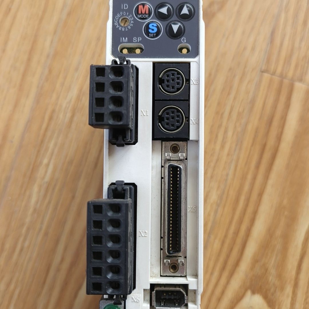 驱动器MADDT1205 成色如图 有需要的联系