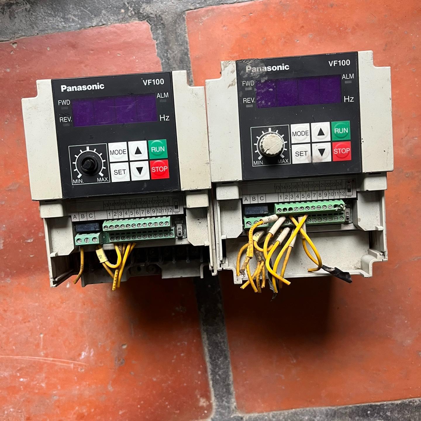 变频器 AVF100-0154K 功率1.5KW 俩