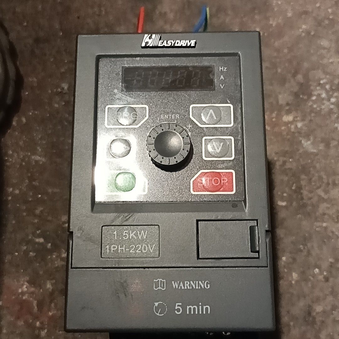 易驱变频器GT20一2S0015G 1.5Kw 220V拆卸