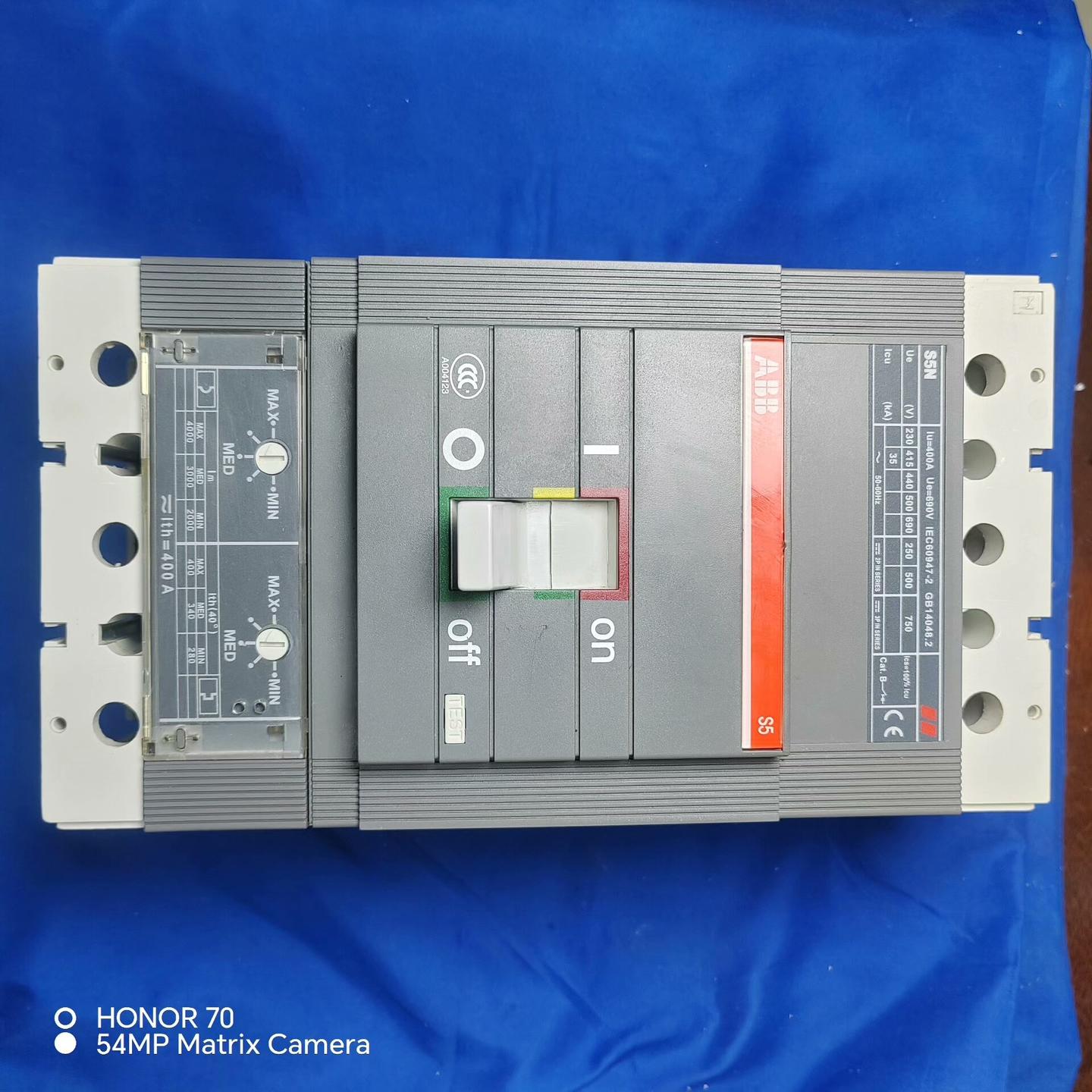 /S5N/3P/400A断路器   新柜子拆下来的