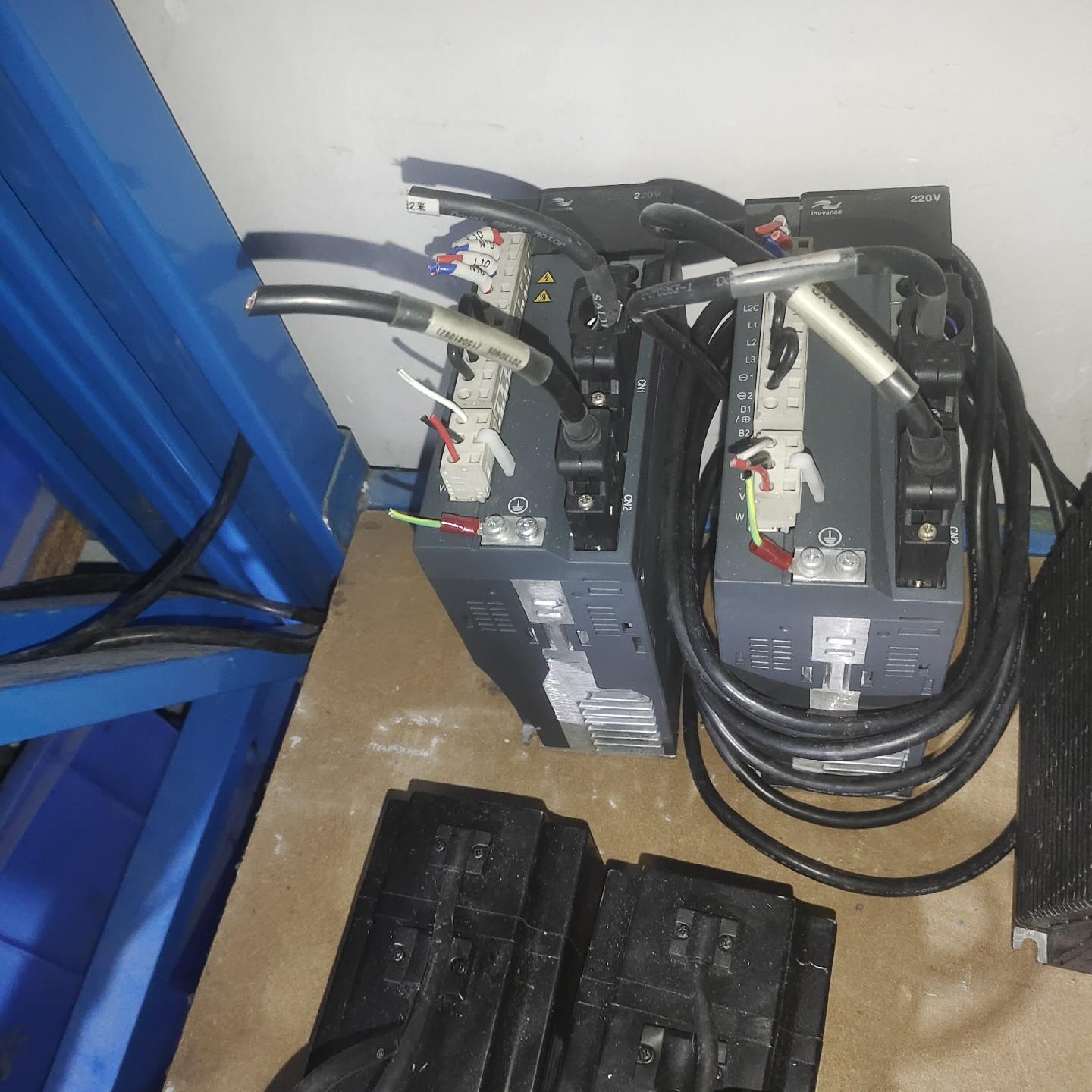 2套成色很好的汇川750W伺服 驱动器型号IS500AS5R