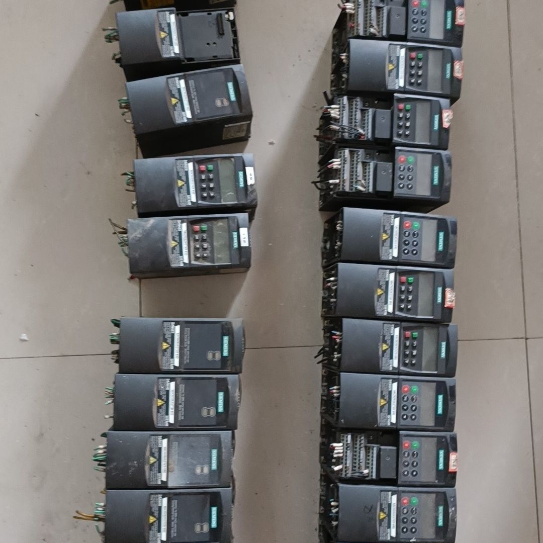 变频器6SE6440-2UD21-5AA1/10台