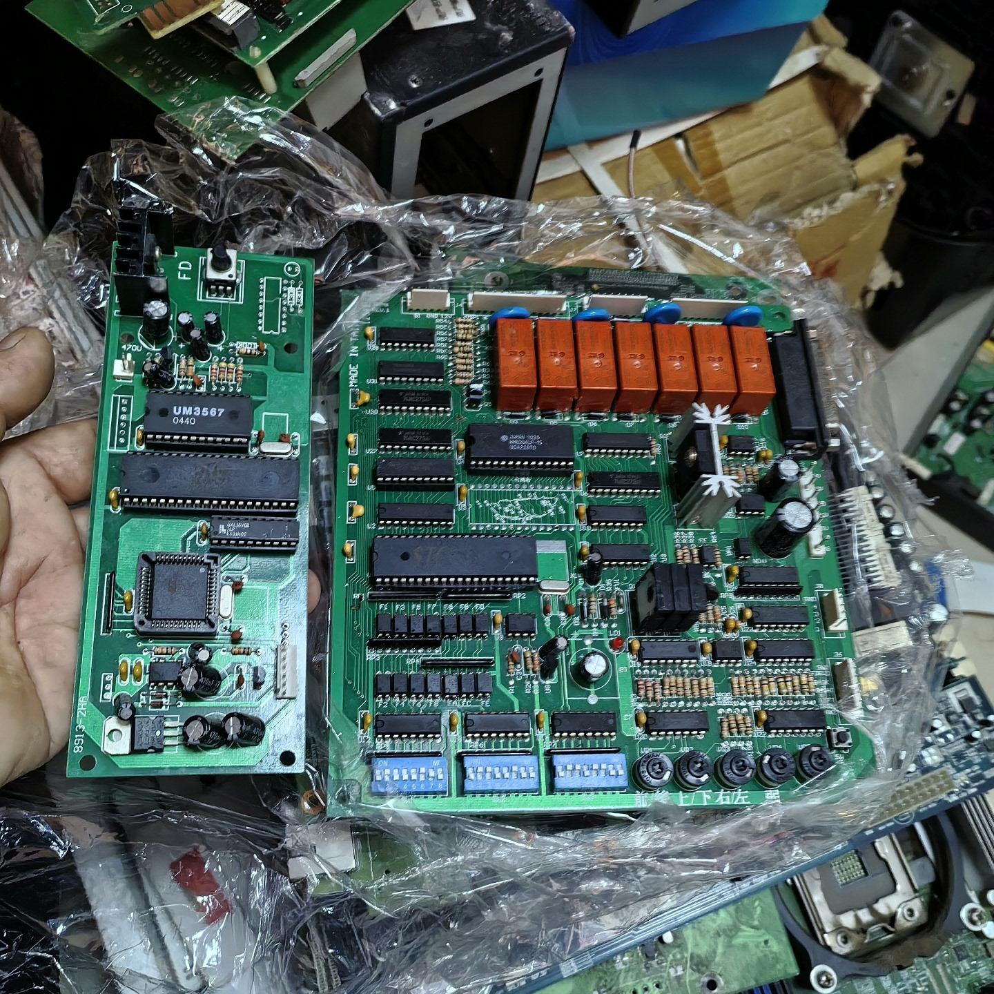 出售工业控制主板 带UM3567和KC89C72芯片 还有多