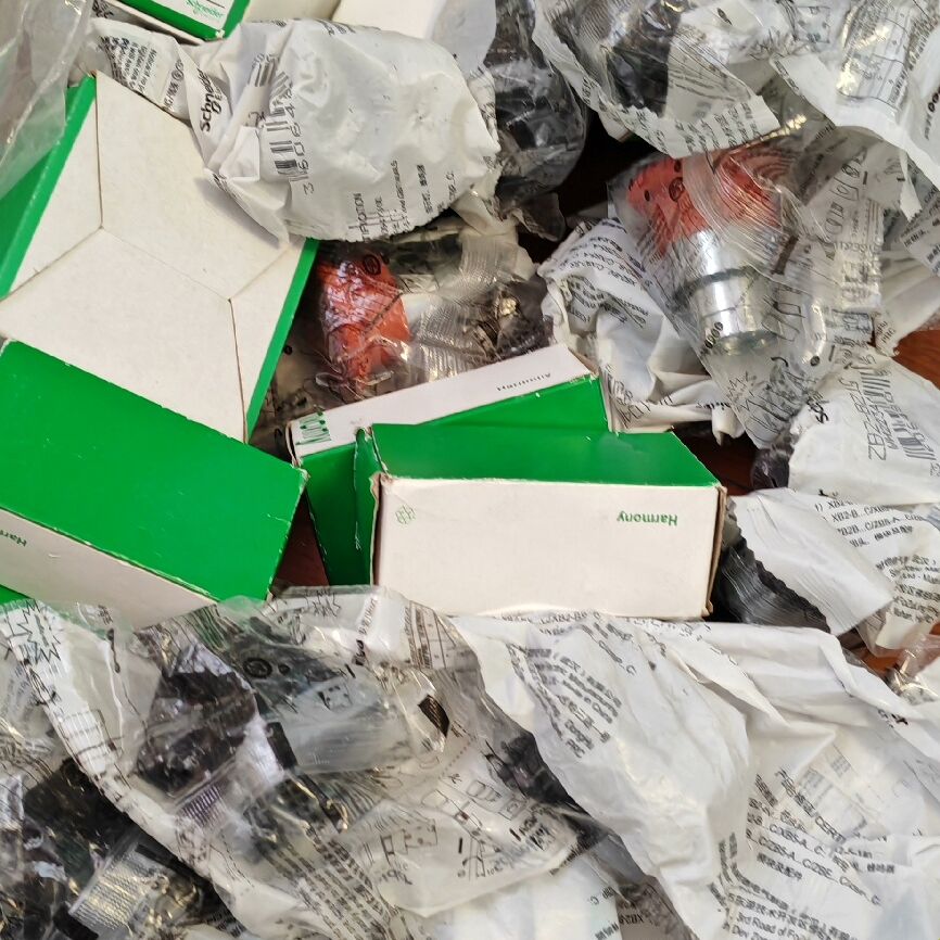 施耐德电气按钮 底座 盒子 一堆 数量总48个 打包出5元一