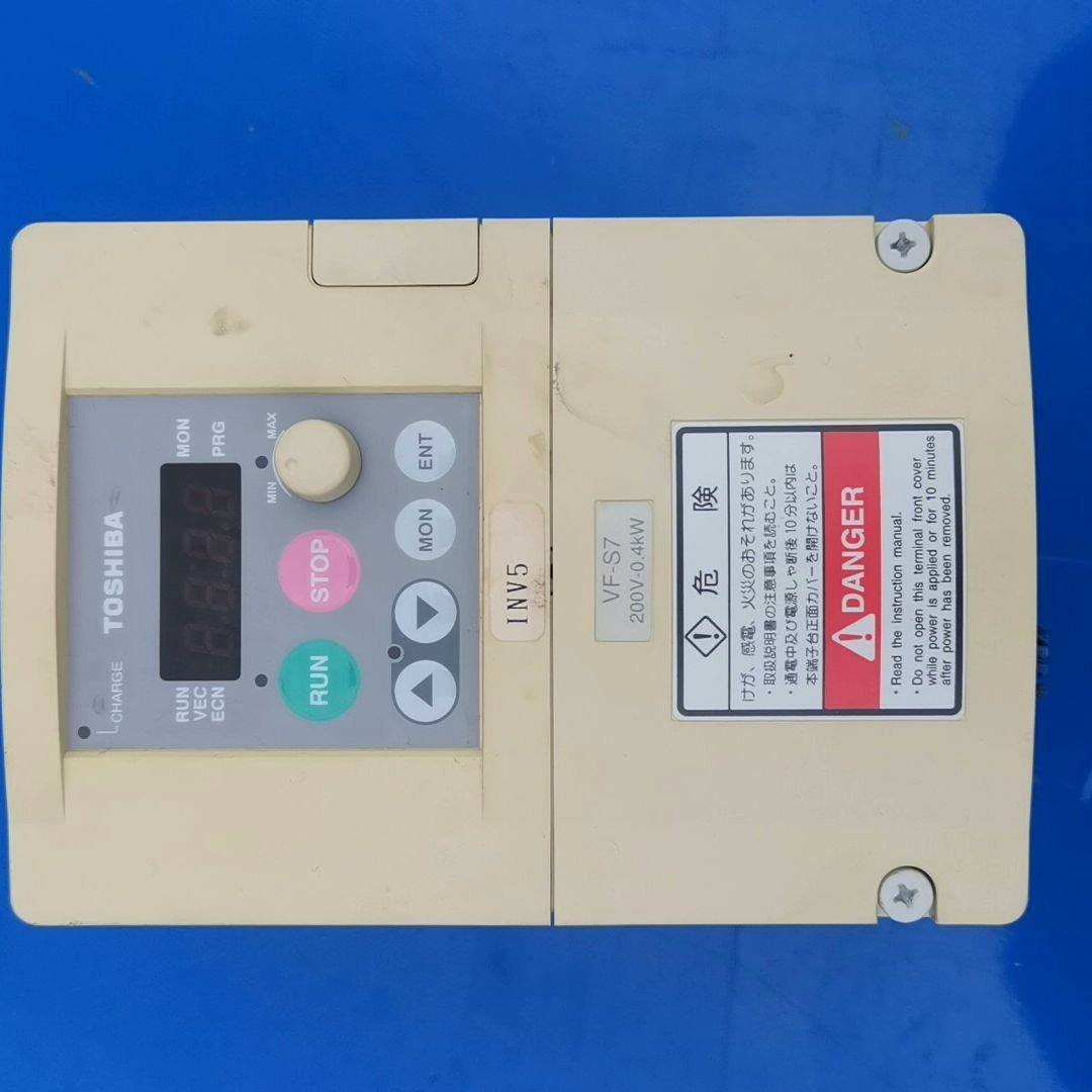 成色新东芝变频器 VF-S7 0.4KW 220V VFS7