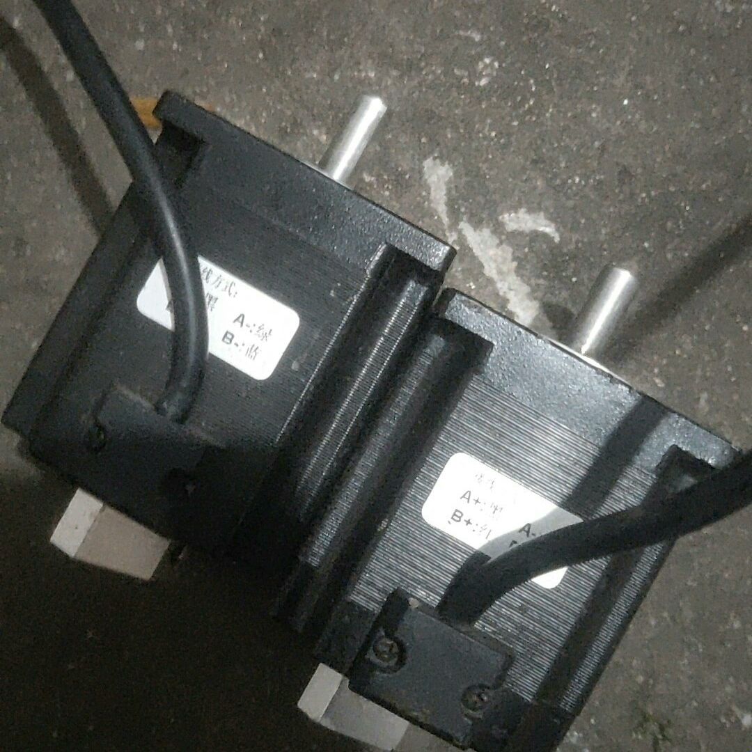 汉德保57步进电机 HDB 2304HS42D8-2 双轴。