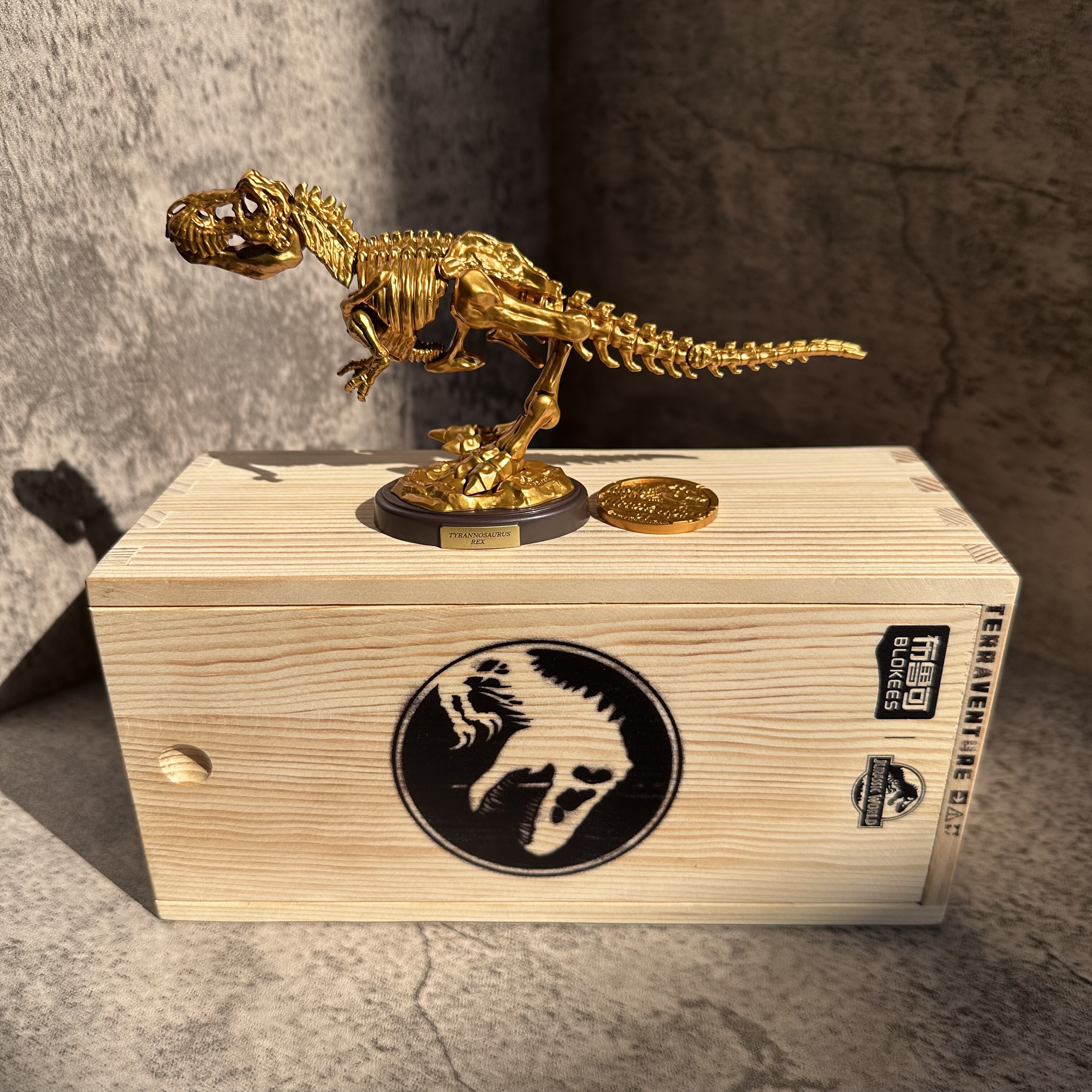 正版布鲁可全球限量不包官瑕 侏罗纪恐龙 霸王龙金色骨架模型玩具