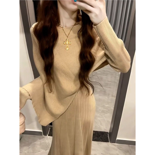 巨好看斗篷针织连衣裙子女秋冬季2025新款千金风韩系穿搭套装长裙