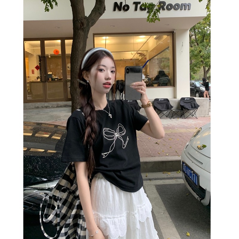 黑色打底正肩短袖T恤女春夏季2025新款休闲宽松显瘦短款韩系上衣