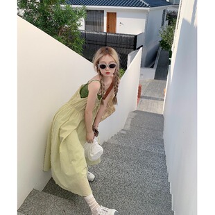 小个子气质无袖吊带连衣裙女夏2026新款休闲显瘦度假风海边长裙子