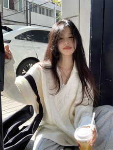 小众高级感韩系宽松白色v领麻花针织上衣 软糯慵懒风毛衣女秋冬季