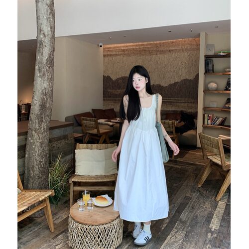 小众设计露背连衣裙女夏季高级感显瘦温柔慵懒风甜美小白裙长裙子
