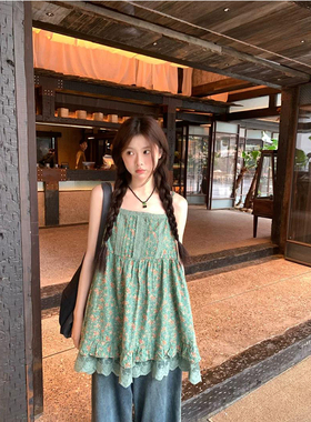 法式田园风韩系绿色背心女夏外穿宽松碎花蕾丝拼接吊带小衫上衣