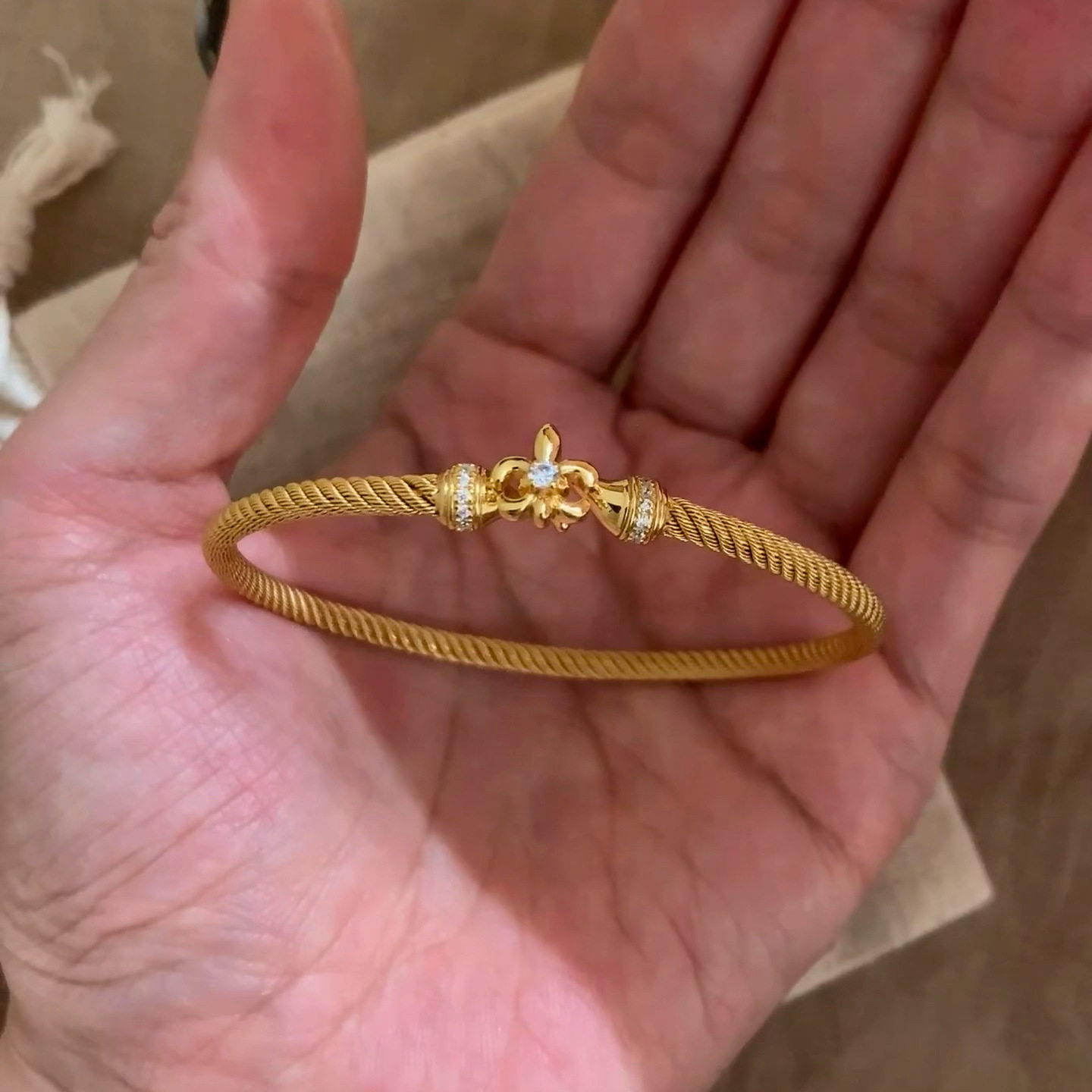 真金24K电镀强保色带钻意大利金色鸢尾麻花手镯小众精致高级