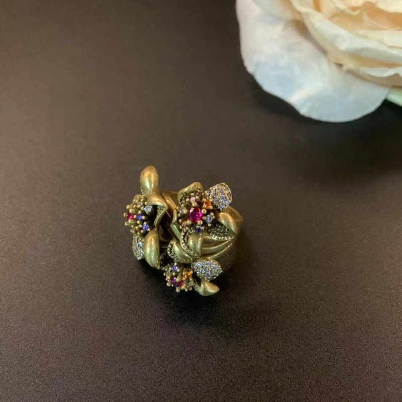青岛花朵铜镶锆石设计高级感戒指