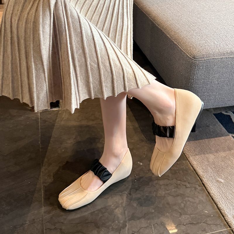 平底方头鞋包头通勤百搭加肥加宽