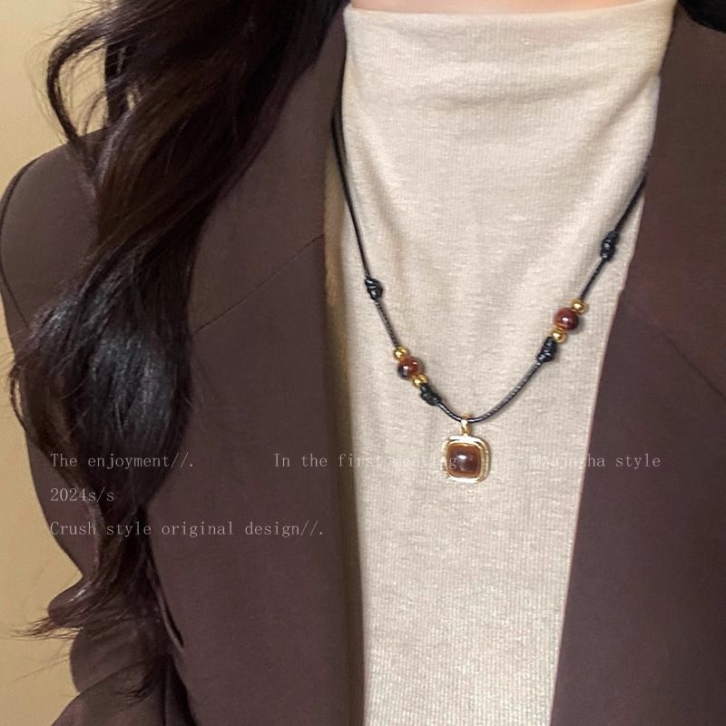 虎眼石编织皮绳项链秋冬2024雅丹新款爆款毛衣复古风气质搭配