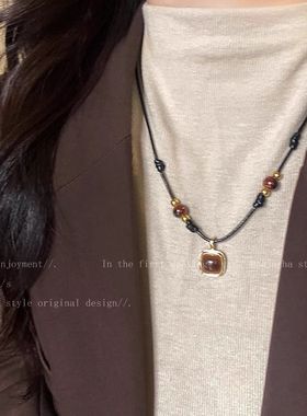 虎眼石编织皮绳项链秋冬2024雅丹新款爆款毛衣复古风气质搭配