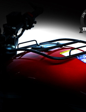 适用赛科龙RE3油箱载物架背包架 宗申250/400机车油箱支架置物架