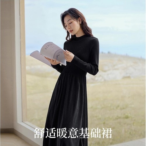 灯芯绒针织打底连衣裙女2025秋冬季新款显瘦长袖垂坠感拼接长裙子