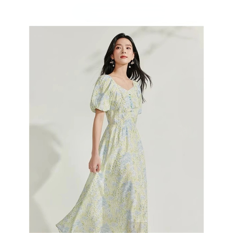 度假风法式碎花连衣裙女2025年夏季新薄荷泡泡袖气质收腰显瘦长裙