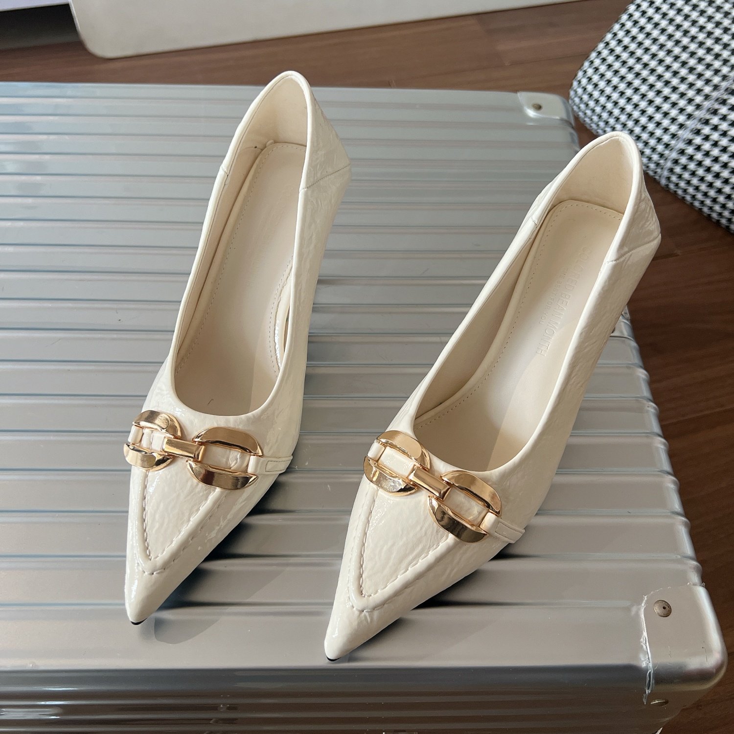 2026春季新款轻熟风尖头鞋子女浅口单鞋金属扣细跟气质高跟鞋女,女鞋,浅口单鞋,淘宝优惠券,粉丝福利购,淘宝优惠卷