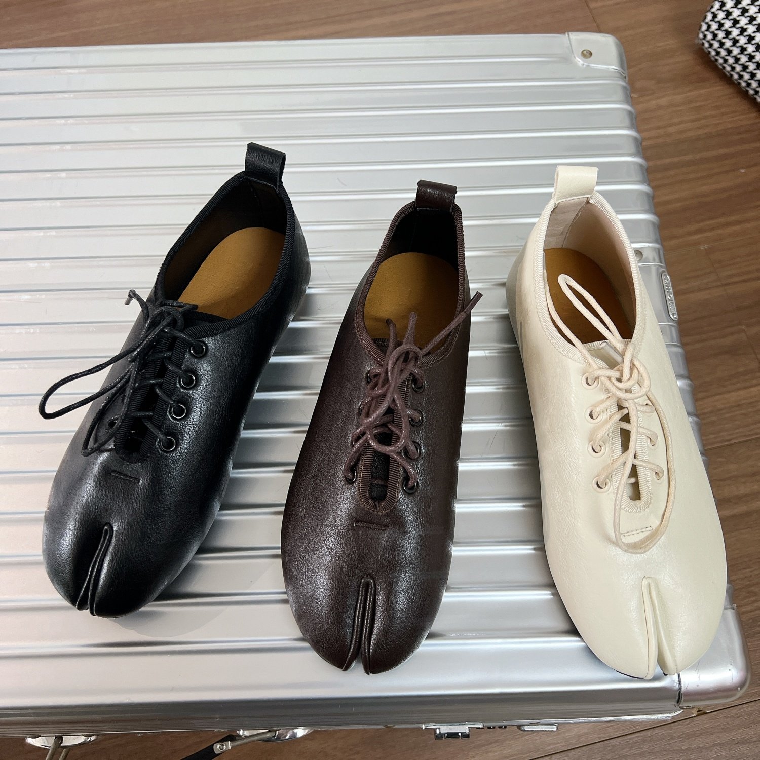 2026春季新款极简风分趾鞋女平底系带舒适浅口单鞋,女鞋,深口单鞋,淘宝优惠券,粉丝福利购,淘宝优惠卷