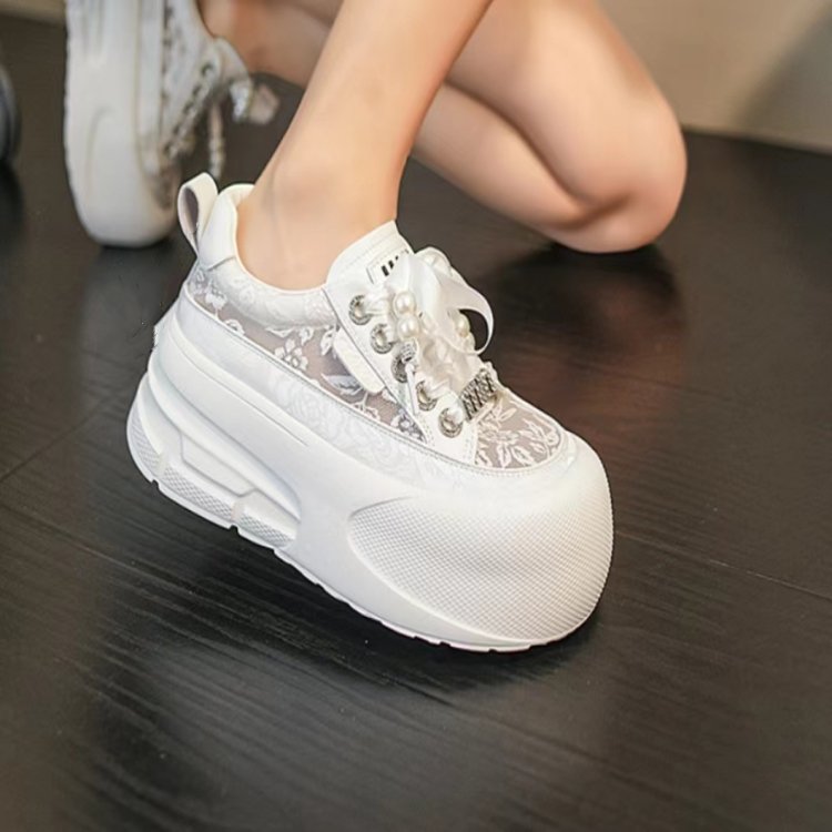 品牌国风缎面小白鞋2025秋季新中式复古百搭松糕厚底时尚休闲板鞋