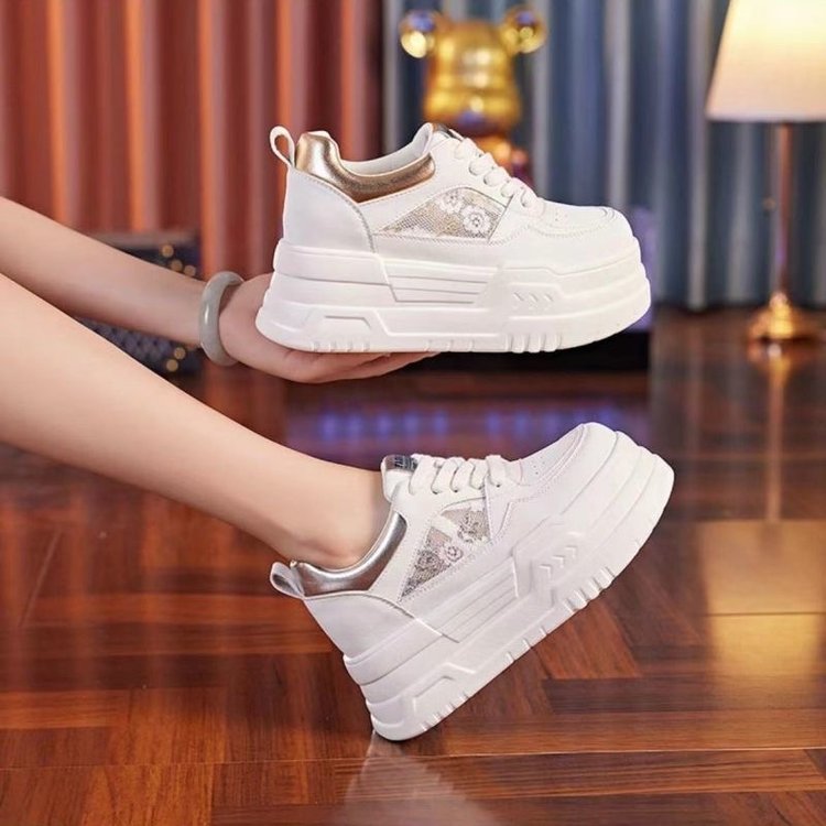 厚底小白鞋女款2025新款爆款配裙子鞋子女ins潮百搭小众透气板鞋