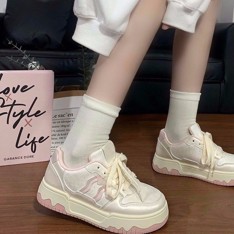 学生女款板鞋2025新款秋季学生百搭休闲鞋子时尚厚底配裙子小白鞋