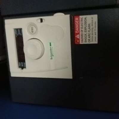 {议价}变频器ATV312HU15N4的专装柜成色，没有瑕