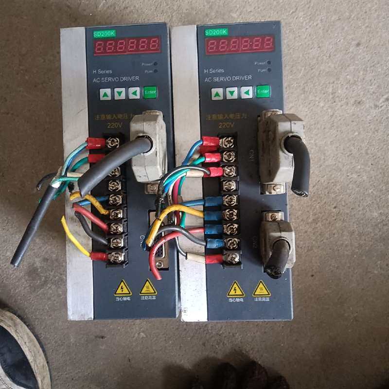 议价SD200K-3A伺服驱动器。同款两个，打包处理