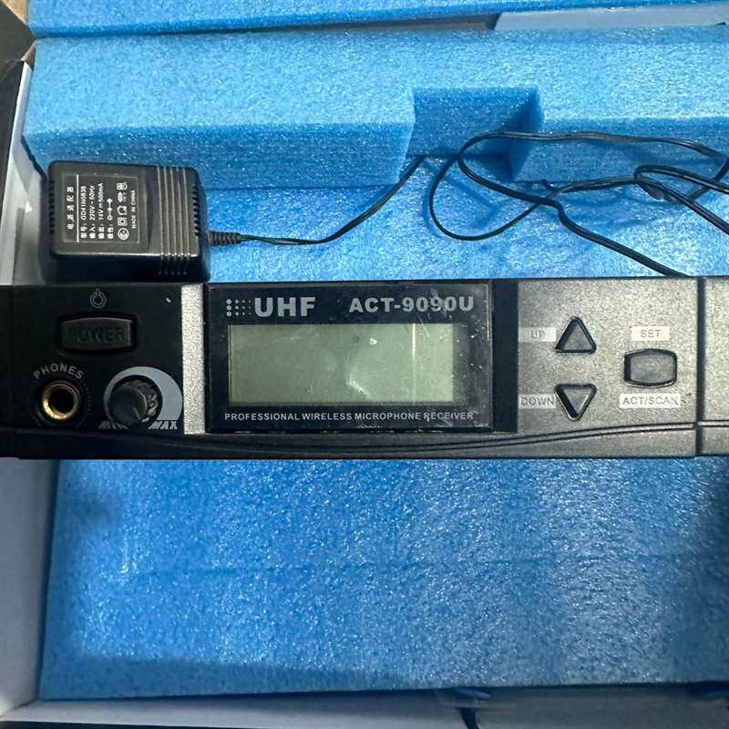 议价DVON迪华澳ACT-9090U无线话筒一拖二，带包