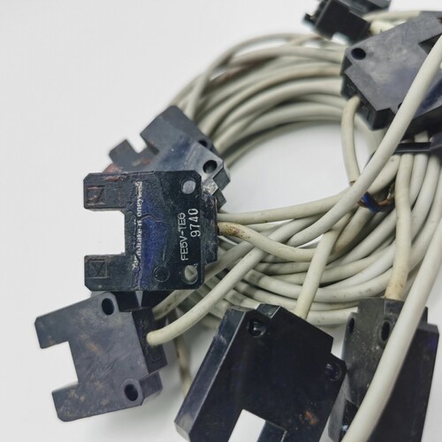 议价山武YAMATAKE HONEYWELL槽型传感器FE5V-