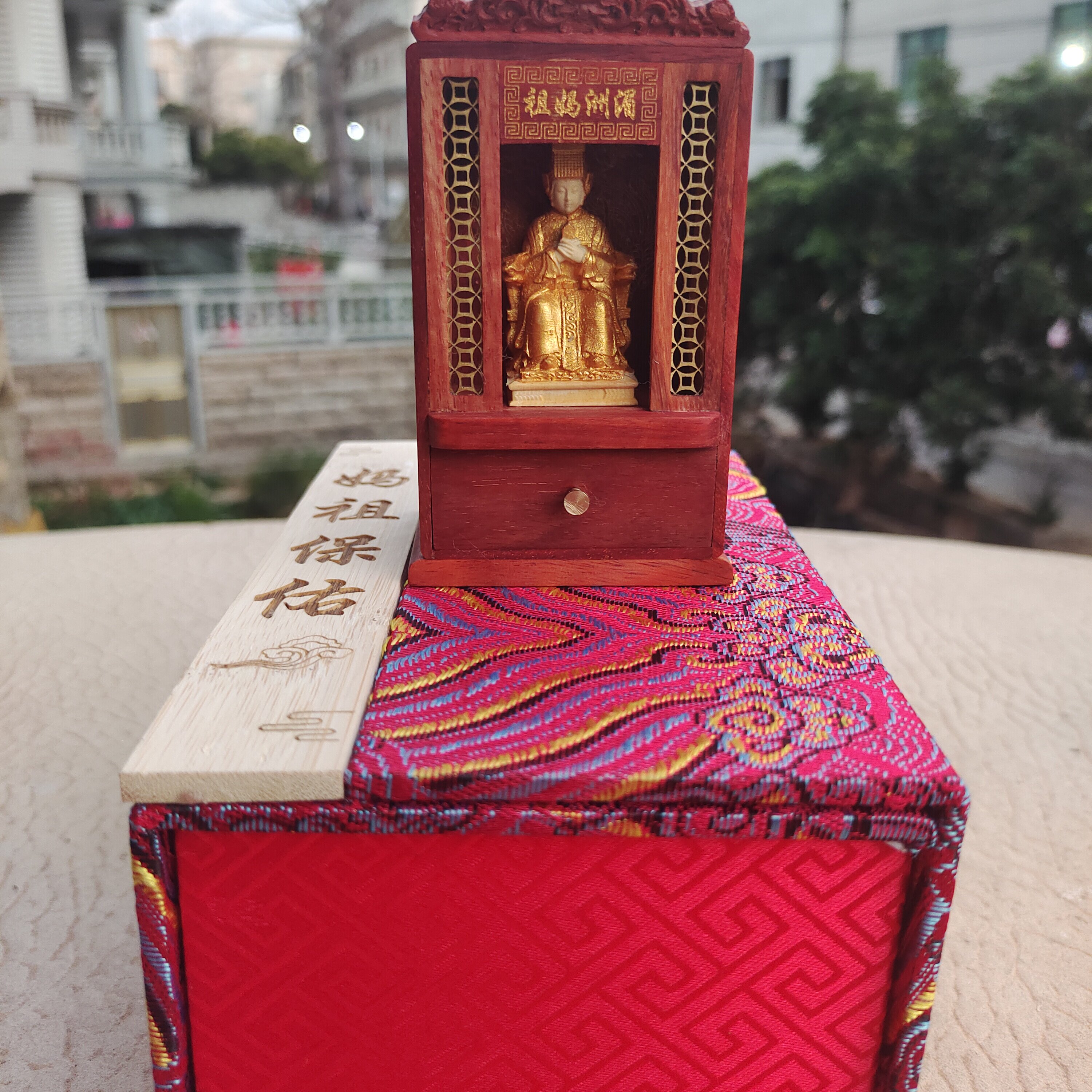 新款爆款妈祖小叶紫檀木雕供奉小雕像带迷你圣杯精美包装公仔摆件